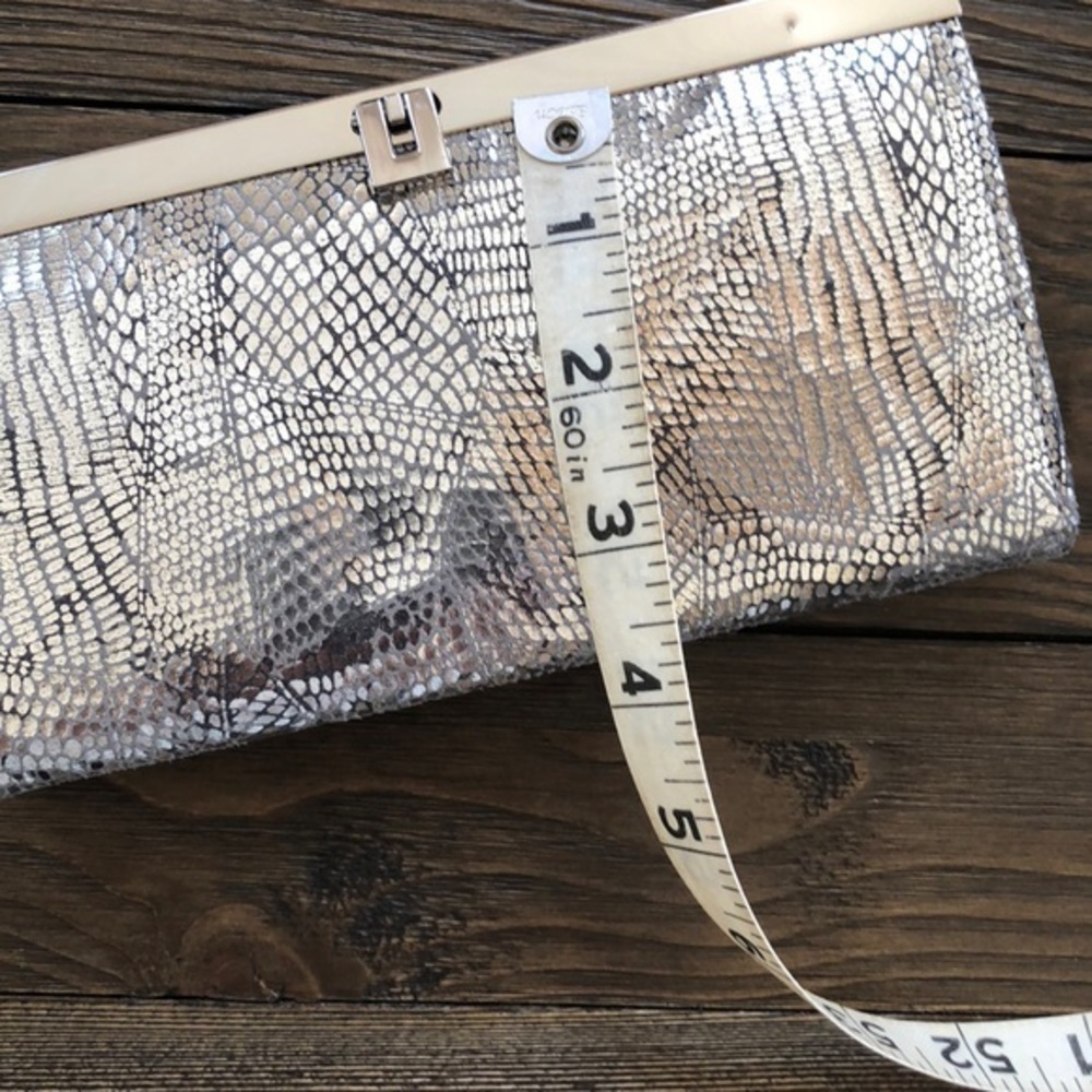Lulu Shiny silver clutch wallet - Picture 7 of 7